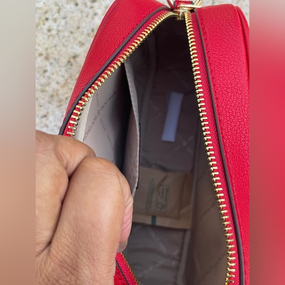 MICHAEL KORS Jet Set Medium Leather Crossbody Bag with Case for airpods NWT - Picture 10 of 13